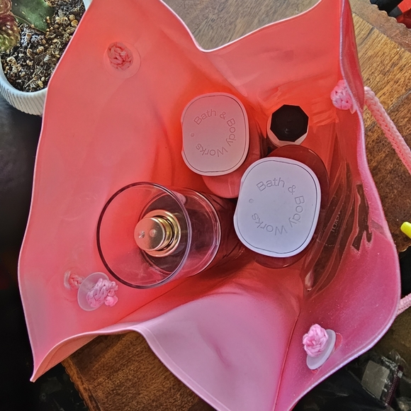 🏷️NEW Bath & Body Works Champagne Toast Holiday Gift Bag, Set of 4 Items - Picture 8 of 11